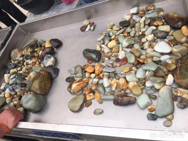 几百块钱的翡翠是真的吗,几百块钱的玉手串会是真的吗？