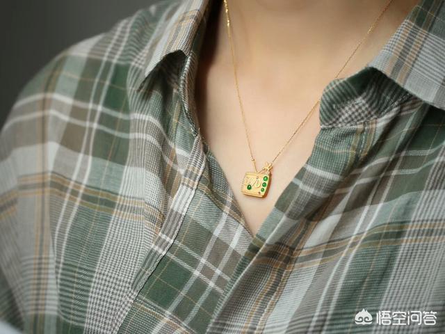 年轻女孩戴什么玉镯好,18岁的女孩子配戴什么样的玉石比较好呢？