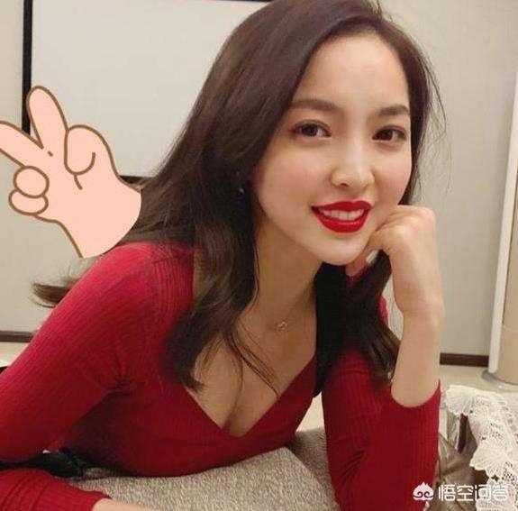美女台球裁判王钟瑶为何会爆红网络呢？