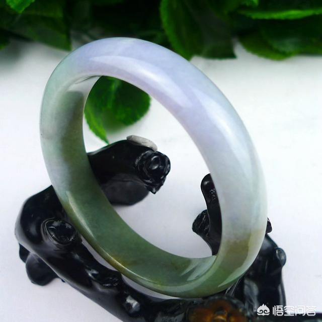 假玉手镯是什么材料做的,假的和田玉是什么东西做的？