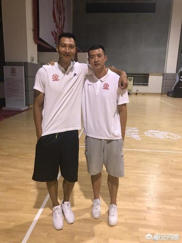 加入阿联训练营，名宿丁锦辉一年能从易建联身上赚到多少钱？