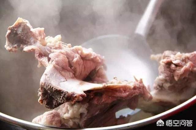怎样熬牛骨汤:怎样熬牛骨汤好喝 牛骨高汤详细配方，请指教谢谢你？
