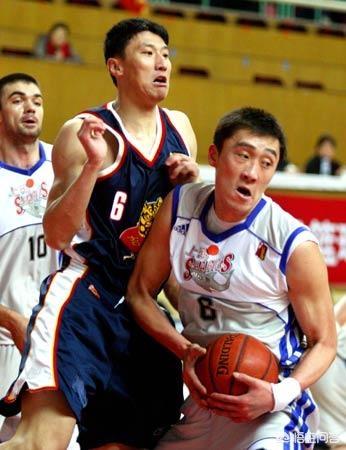 姚明的老队长、上海男篮的三分射手“大头”章文琪去哪儿了？现状如何？