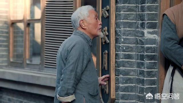 司凤的真实身份是什么:如何评价《老酒馆》中老二两这个角色，他的真实身份是什么？