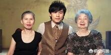 周杰伦遇摊贩放自己新歌:昨天晚上周杰伦发布新歌被刷屏，现在流量现象如何去评价