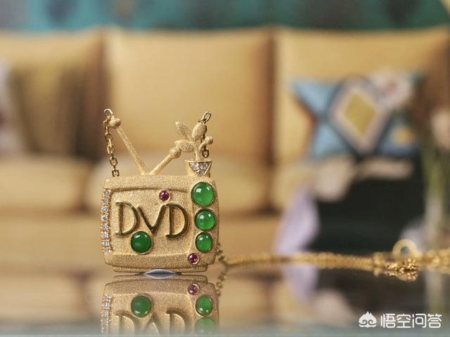 年轻女孩戴什么玉镯好,18岁的女孩子配戴什么样的玉石比较好呢？