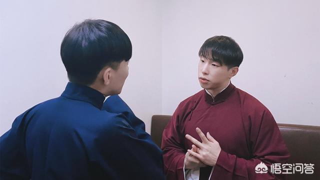 秦霄贤个人简介:秦霄贤专注影视综艺，很少说相声，何九华非要和他搭档，图什么
