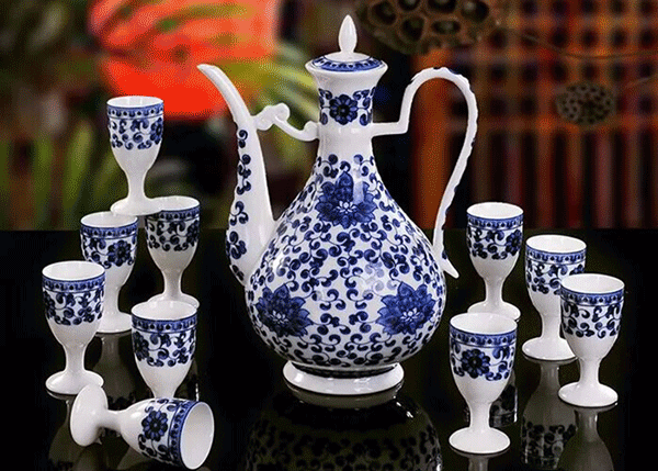 为什么有些人喝白酒要用小酒杯(喝白酒的小酒杯叫什么名字)
