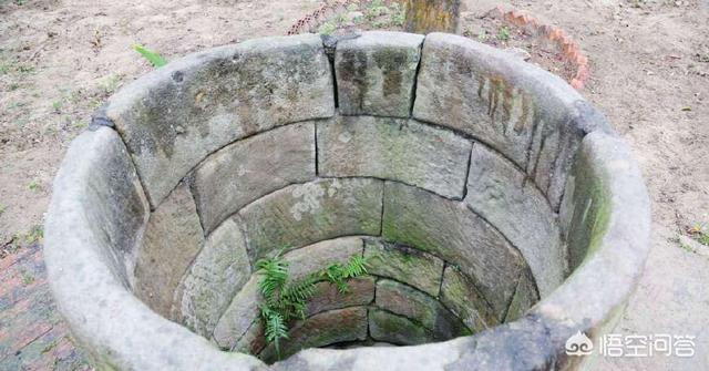 农村常见的水井在以前是怎么勘察出底下有水的？