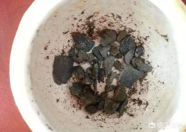 花土里加火山石:花盆有点深底下垫什么好呢？