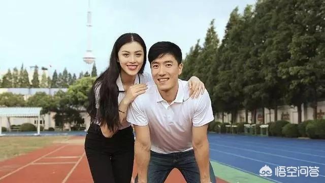 葛天裤裆藏雷:退役5年，110米栏“飞人”刘翔如今现状如何？