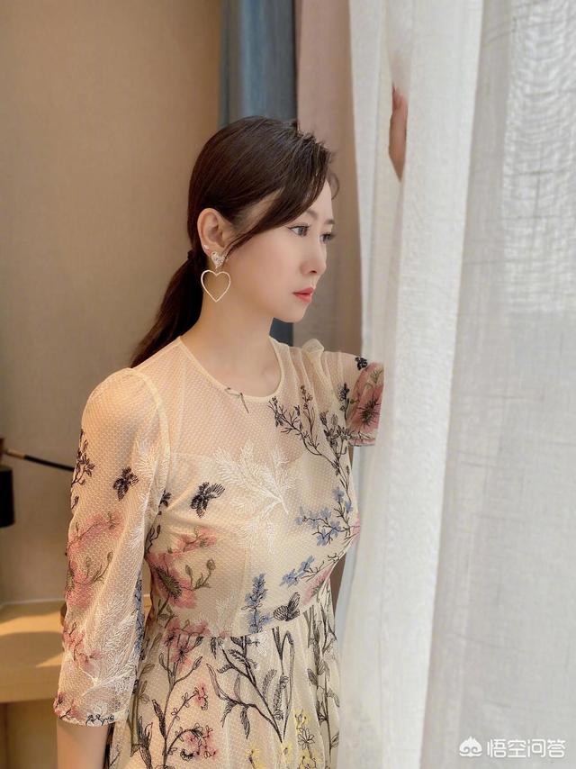 翁虹简历:提起曾经的女神，为什么好像没几个提翁虹的，为什么呢？