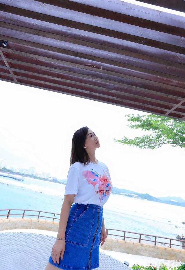 翁虹简历:提起曾经的女神，为什么好像没几个提翁虹的，为什么呢？