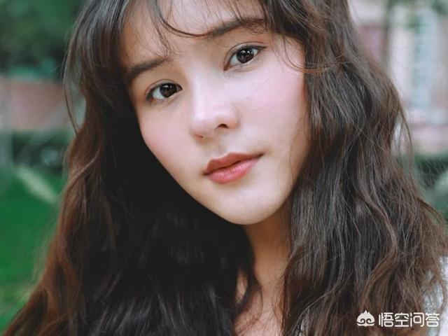李海娜:平采娜和李海娜哪个更好看？
