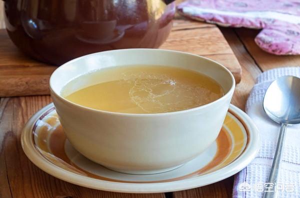熬骨头汤需要注意些什么，怎么才能把骨头熬成清透的汤，怎么才能调出清透的高汤