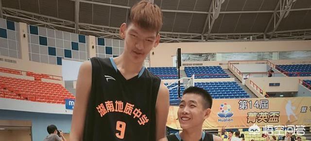 青岛男篮提拔了00后球员高世鳌，身高已有2.25米，怎么看？