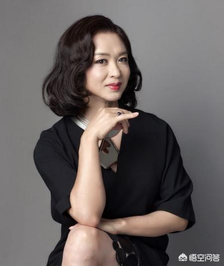 金星52岁生日:《中国达人秀》金星两次按停网红表演，过分了吗？