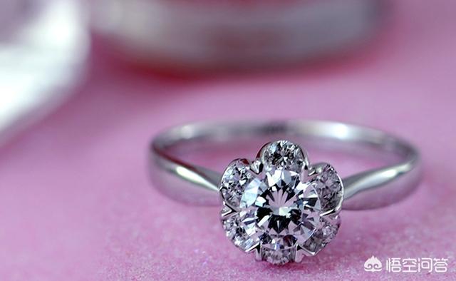 求婚戒指买什么好,浪漫的求婚戒指要如何选？