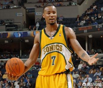 杰夫刘易斯:NBA魔术队的刘易斯为什么叫亿元先生啊他打球很厉害？