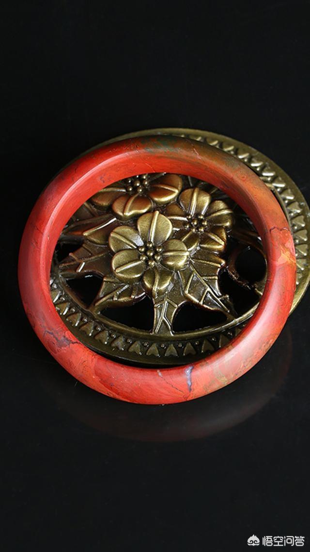 假玉手镯是什么材料做的,假的和田玉是什么东西做的？