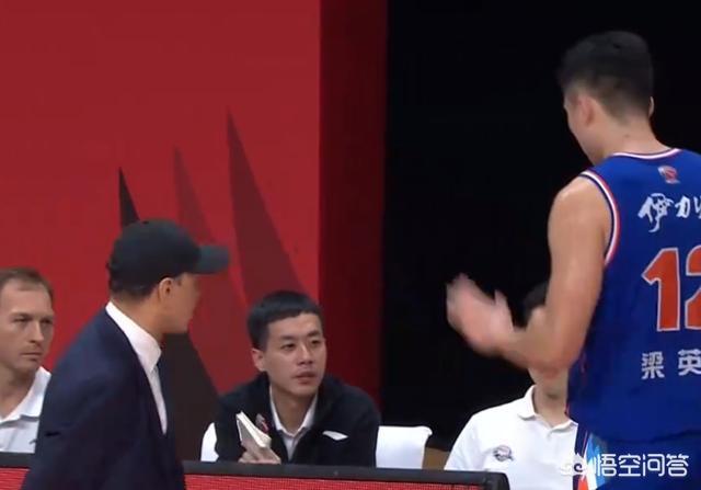 非常完美钟恩淇:梁英淇下场，阿的江怒瞪让其对球迷致意，你怎么看这一细节？