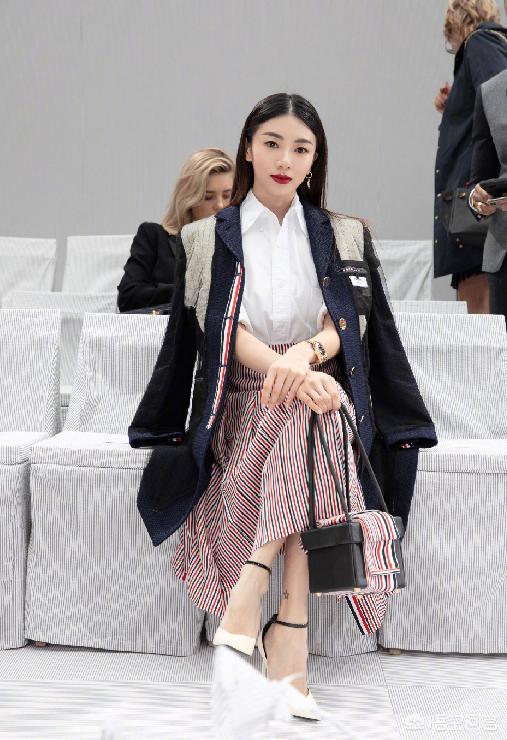 郑恺现身程晓玥母亲葬礼:对于程晓玥没有妈妈有气质，你怎么看？