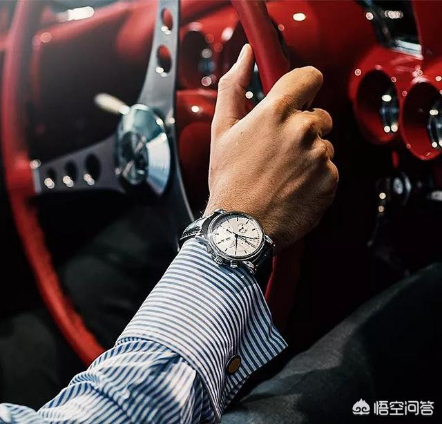 大金背啄木鸟:在农村，戴胜鸟又被称为“棺材鸟”，为何它们身上总是臭臭的？