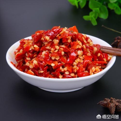 只要选取合适的辣椒再搭配合适的酱料这样制作出来的剁椒味道就鲜香