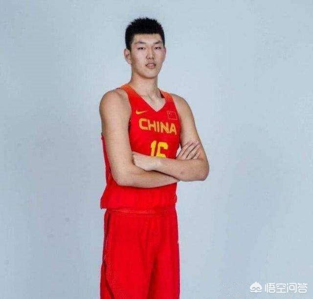 杜锋破格提拔16岁少年进一队，身高220公分的徐昕会成为易建联接班人吗？
