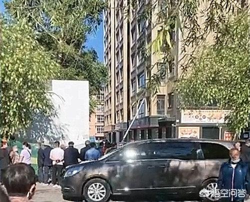 北京大兴杀人案:黑龙江一男子半夜爬梯子入室杀情敌，畏罪潜逃，怎么回事