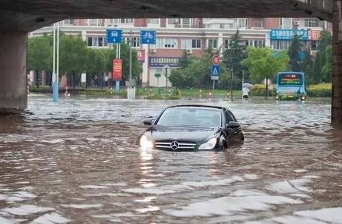 汽车被水淹了怎么办(汽车被水淹了怎么办怎么自救)