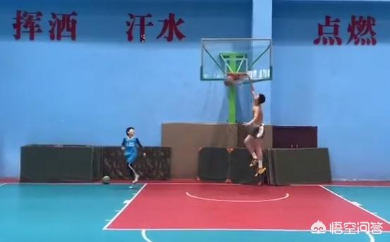 最近辽宁球员何佳轩很火，他是高后卫，什么水平？能成第二个郭艾伦吗？