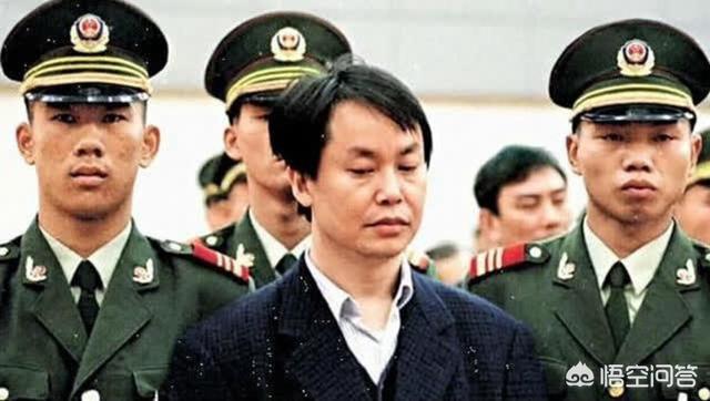 傅首尔个人资料简介:张子强被枪毙后，为什么他的妻子还能携巨款定居国外？