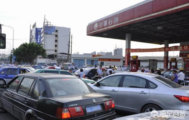 加塞是什么意思,开车时，什么是并线加塞？