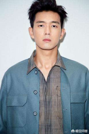 李现12厘米:李现和彭于晏选一个当男朋友，小姐姐们你们选哪个？