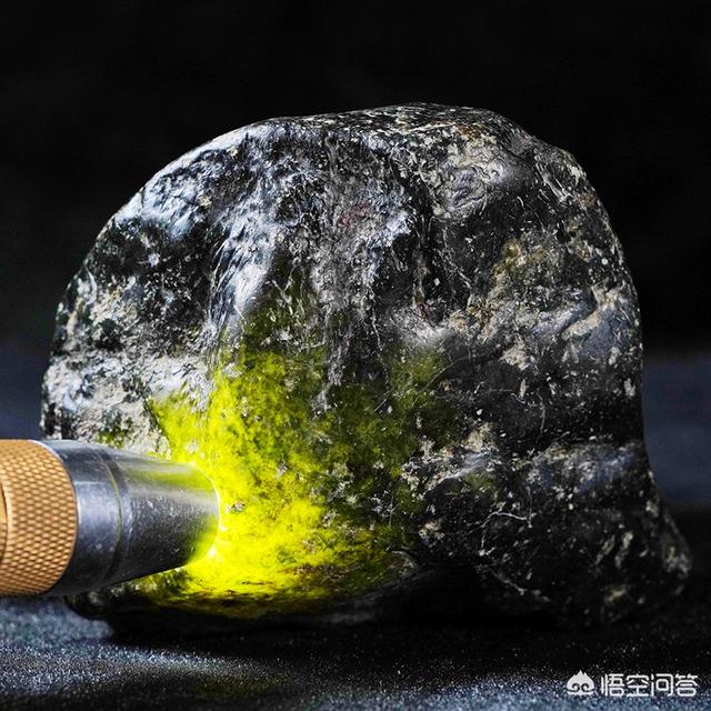 翡翠赌石看皮壳技巧,翡翠赌石皮壳特征有哪些？