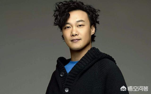 陈奕迅父亲:同样是被父母债务连累，为何陈奕迅吴奇隆被同情，周震南被骂惨？