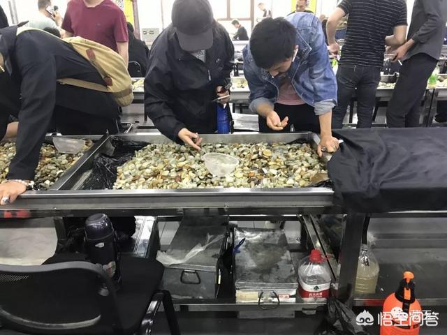 几百块钱的翡翠是真的吗,几百块钱的玉手串会是真的吗？