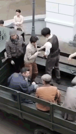 疯狂少女群:班级里女生搞小团体到底有多可怕？