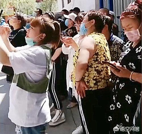 北京大兴杀人案:黑龙江一男子半夜爬梯子入室杀情敌，畏罪潜逃，怎么回事