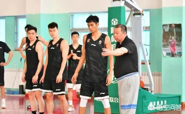 青岛男篮提拔了00后球员高世鳌，身高已有2.25米，怎么看？