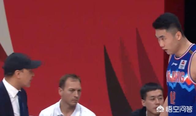非常完美钟恩淇:梁英淇下场，阿的江怒瞪让其对球迷致意，你怎么看这一细节？