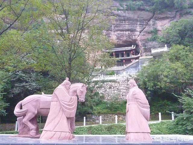 三国里水镜先生描写很少,但他看人很清,他的能力比卧龙凤雏如何？