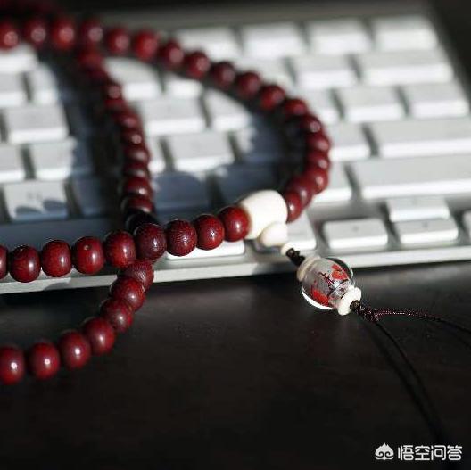 把玩玉器对身体的好处,这么多人佩戴文玩手串，究竟有什么好处呢？