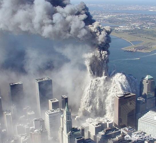 911事件中双子塔只是被撞了顶部，为什么整座大楼会坍塌，不是应该只是崩塌顶上的那一部分吗？