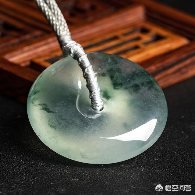 乌鸡翡翠适合什么人,乌鸡种翡翠是什么？什么是翡翠的质地？