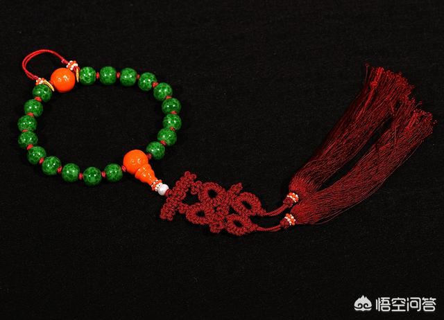 把玩玉器对身体的好处,这么多人佩戴文玩手串，究竟有什么好处呢？