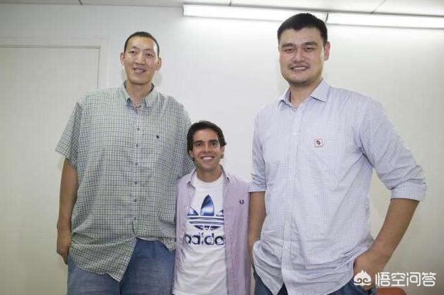 姚明老婆身高:身高2米26的姚明身形有多么夸张？