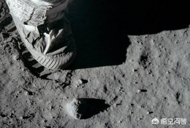 月球出现女尸，月球上15亿年前的飞船和三眼女尸是真的吗