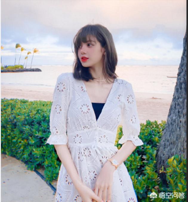 张俪图片:三十多岁的女人还可以穿卡通图案的服装吗